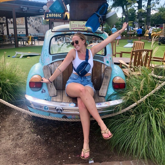 Meet your Posher, Abbey - Picture 1 of 4